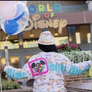 Disney Parks Vault Spirit Jersey Walt Disney World 50th Mickey Balloons LARGE